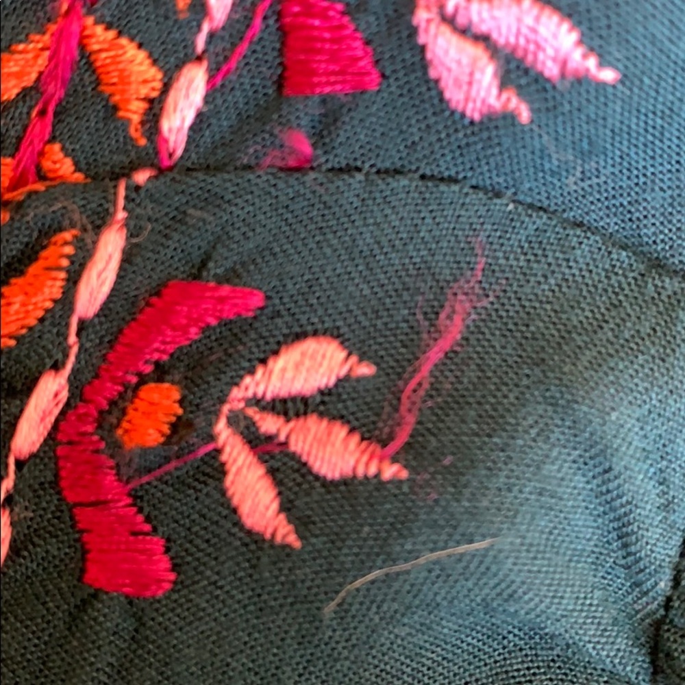 Hand embroidered blouse - Picture 7 of 7